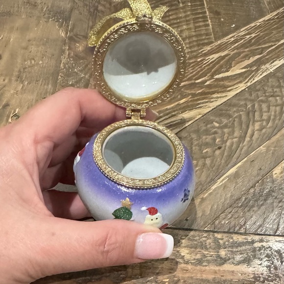 Christmas ORNAMENT Santa Claus trinket box Ball Bulb opens up - Picture 4 of 5